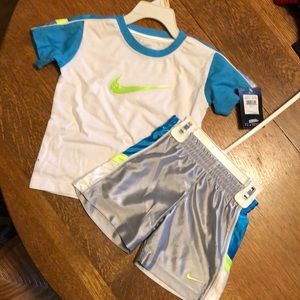 Nike Boys 2 piece Outfit NWT